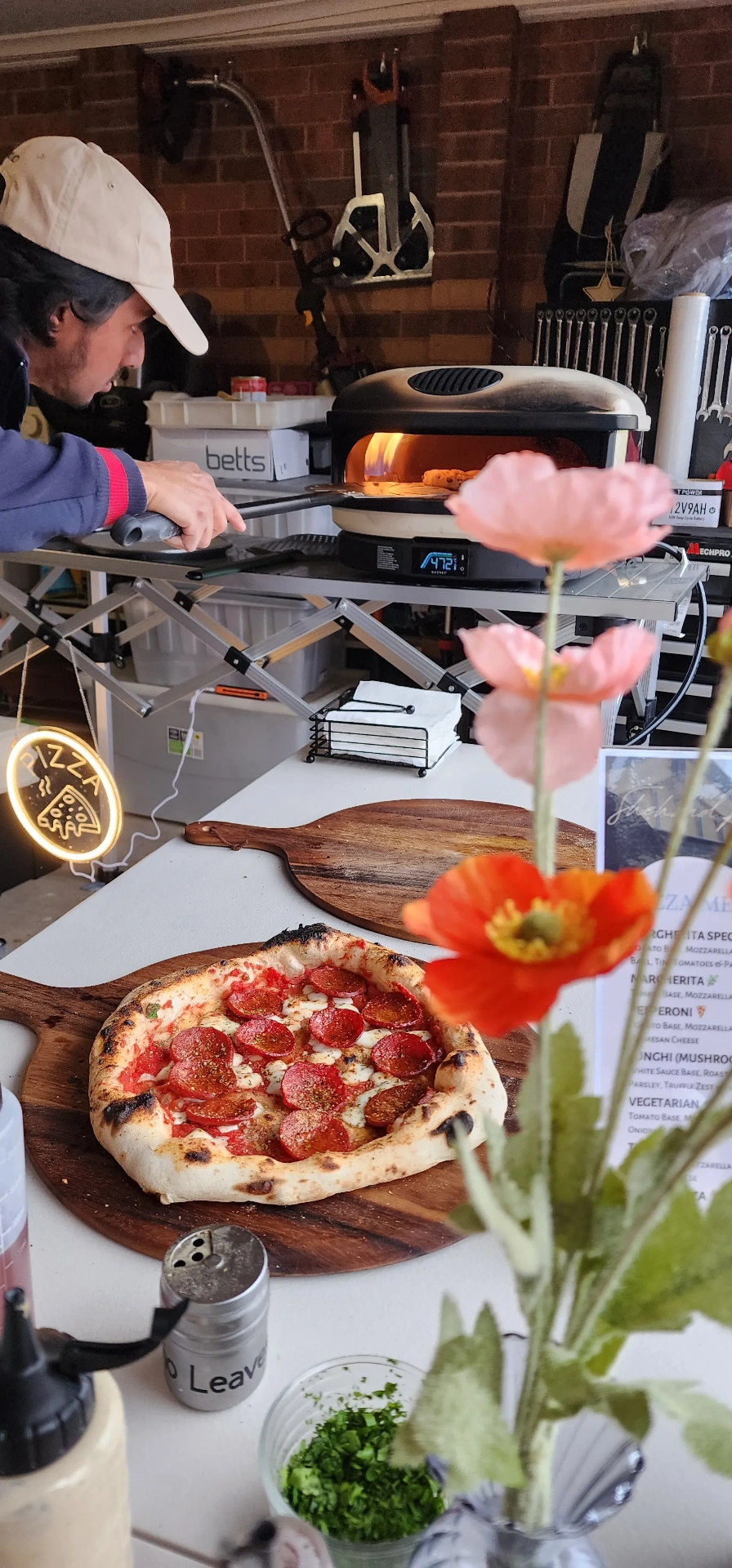 SR Pizza catering at a wedding